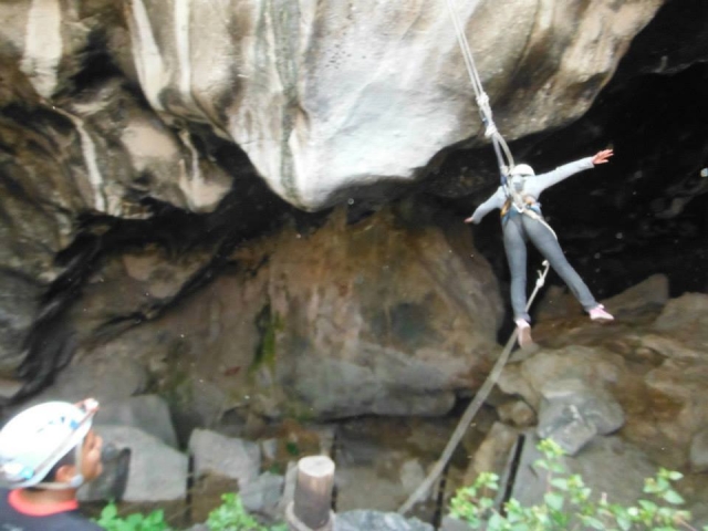 Descendiendo a las cuevas